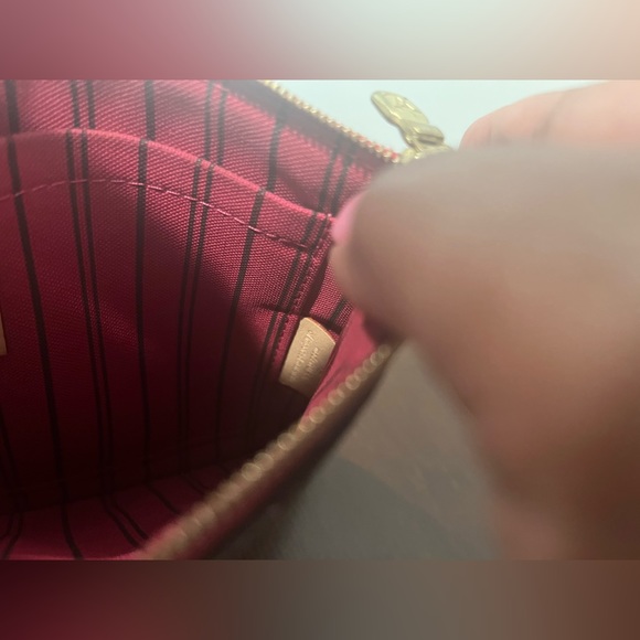 ⭐️ Authentic Louis Vuitton Neverfull MM Pouch ⭐️ - Picture 6 of 7